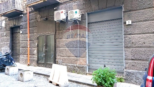 Foto Locale commerciale in Vico Campagnari, Napoli Mercato di 30 m²