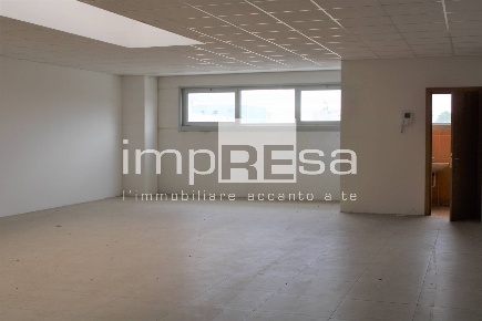 Foto Ufficio in via Leonardo da Vinci, Mogliano Veneto Centro di 109 m²