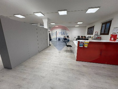 Foto Ufficio in via gusmini, Clusone Centro di 160 m² in vendita