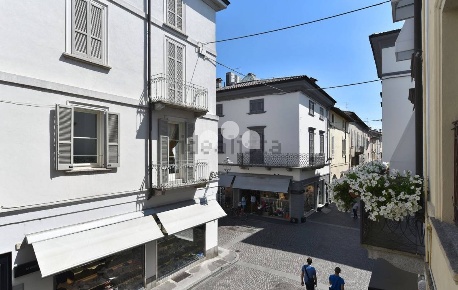 Foto Ufficio in Via Manzoni, Crema Centro Storico di 240 m² con 10 locali