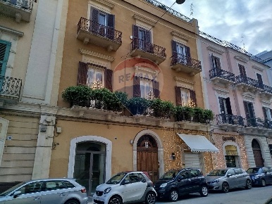 Foto Locale commerciale in Via Dante Alighieri, Bari Murat di 55 m²