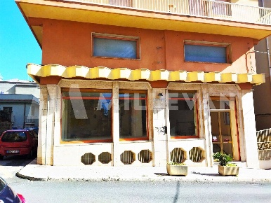 Foto Locale commerciale a Pozzallo di 230 m² in vendita