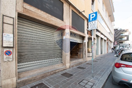 Foto Negozio in Via Fratelli Porcellaga, Brescia Loggia - Garibaldi