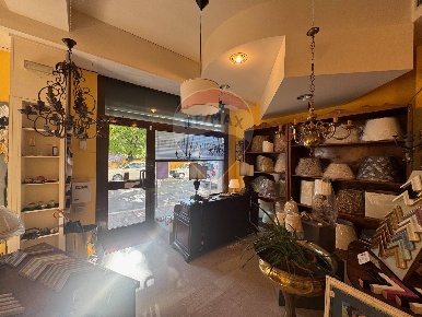 Foto Negozio in Via Florenzo di Lorenzo, Perugia Centro Storico di 104 m²