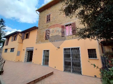 Foto Locale commerciale in Via Della Tigre, Perugia Fontignano di 120 m²