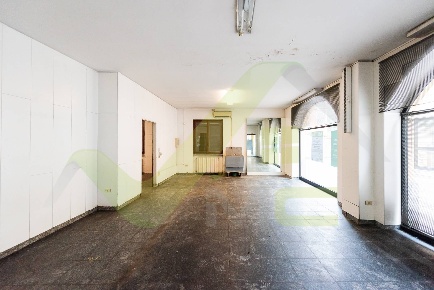 Foto Negozio in Via Magenta, Melzo di 103 m² con 1 locali in affitto