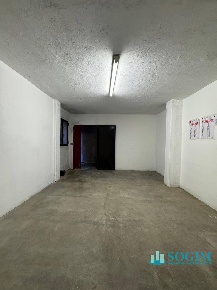 Foto Magazzino in Via Durini, Monza Via Lecco - Via Bergamo di 27 m²