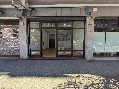 Foto Negozio in Via Delle Baleari, Roma Ostia Ponente di 46 m² con 1 locali