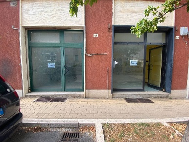 Foto Locale commerciale in viale Campo Sportivo, Fabriano Centro di 72 m²