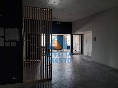 Foto Attività commerciale a Massa e Cozzile di 2400 m² in affitto