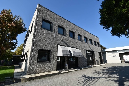Foto Locale commerciale in Via San Giovanni Bosco, Ornago Centro di 280 m²