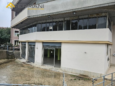 Foto Locale commerciale a Ascoli Piceno di 150 m² con 2 locali in affitto