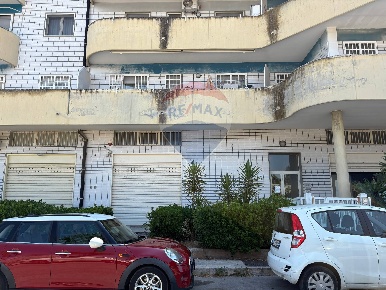 Foto Locale commerciale in Via Magliano, Capurso di 147 m² con 2 locali