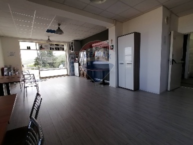Foto Locale commerciale a Chiaramonte Gulfi Centro di 297 m² con 1 locali