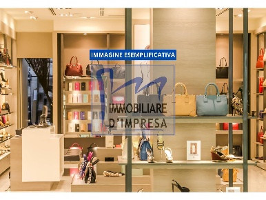 Foto Negozio in Strada Massimo D'azeglio, Parma di 55 m² con 2 locali