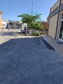 Foto Locale commerciale in DON MINZONI, Jesi Smia di 600 m² con 3 locali