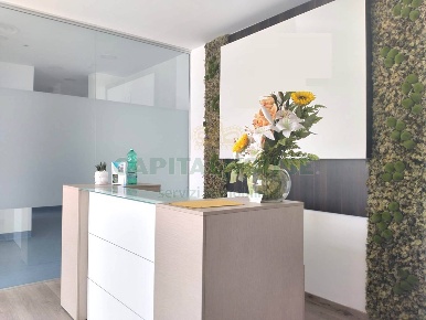 Foto Locale commerciale a Santa Maria Capua Vetere di 130 m² con 4 locali