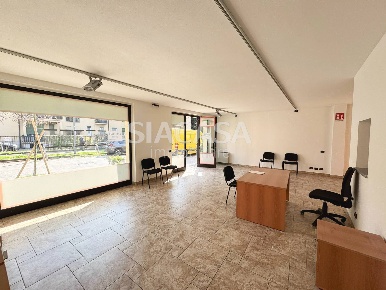 Foto Negozio a Vimercate Semicentro di 70 m² con 2 locali in affitto