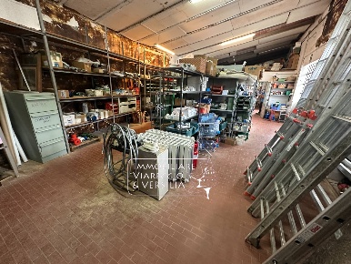 Foto Locale commerciale in via dei Tassi, Massarosa Stiava di 129 m²