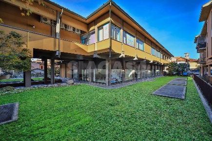 Foto Negozio a Trezzo sull'Adda di 637 m² con 1 locali in vendita