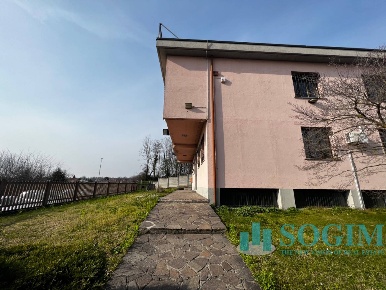 Foto Ufficio in Via Canturino, Vertemate con Minoprio di 78 m² con 2 locali