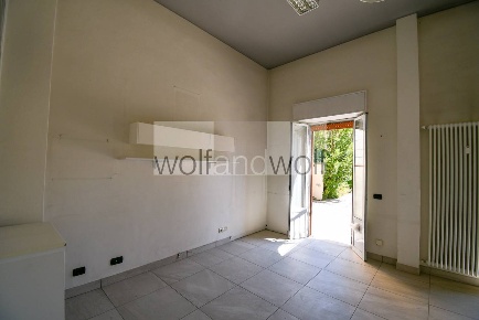 Foto Ufficio in Via Desenzano, Milano Gambara di 35 m² con 1 locali
