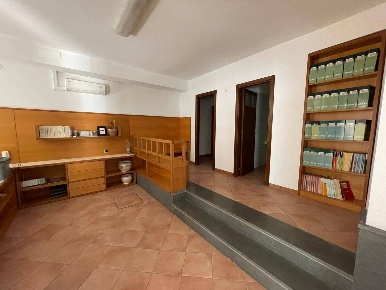 Foto Locale commerciale in via domenico beneventano, Ottaviano di 120 m²