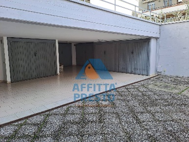 Foto Ufficio a Empoli di 100 m² con 4 locali in vendita