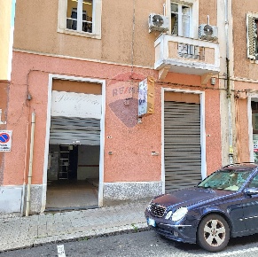 Foto Locale commerciale in Via Farina, Cagliari San Benedetto di 148 m²