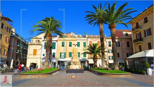 Foto Locale commerciale in Via Aurelia, Ceriale Centro di 70 m² in vendita