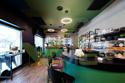Foto Negozio in Via Leonardo da Vinci, Cassano d'Adda Centro di 135 m²