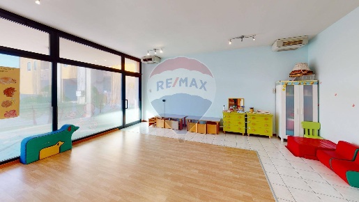 Foto Negozio a Selvazzano Dentro Tencarola di 162 m² con 3 locali