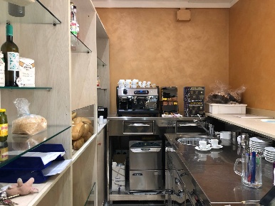 Foto Laboratorio in via Giacomo Leopardi, Montemarciano di 200 m²