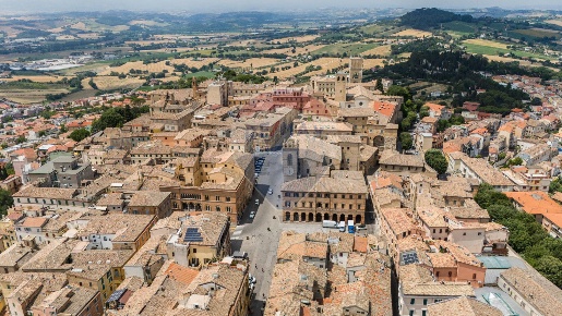 Foto Ufficio in vicolo fuina, Osimo Centro di 145 m² con 5 locali