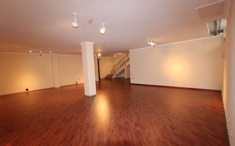 Foto Locale commerciale in via S. Lazzaro, Gallipoli Centro di 100 m²