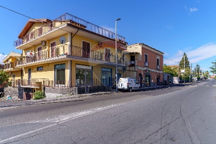 Foto Negozio in via giuseppe motta, San Giovanni la Punta Centro di 135 m²