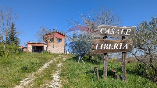 Foto Agriturismo a Campoli del Monte Taburno di 200 m² con 10 locali