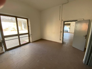 Foto Attività commerciale in via usciana, Santa Maria a Monte di 75 m²