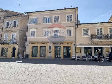 Foto Hotel in Piazza della Madonna, Loreto Centro di 2025 m² con 28 locali