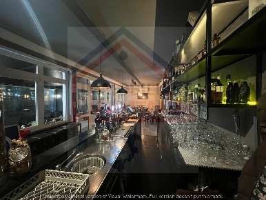 Foto Attività commerciale in via san nullo, Giugliano in Campania di 220 m²