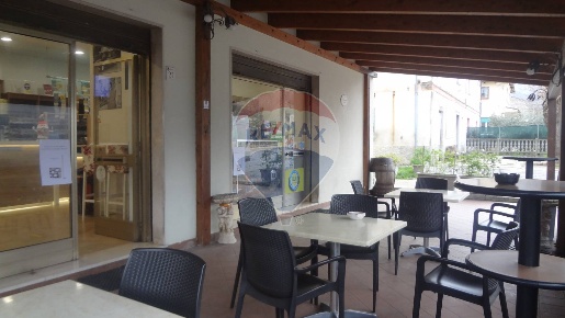 Foto Bar in via Sant'Eufemia, Fara Filiorum Petri Centro di 110 m²