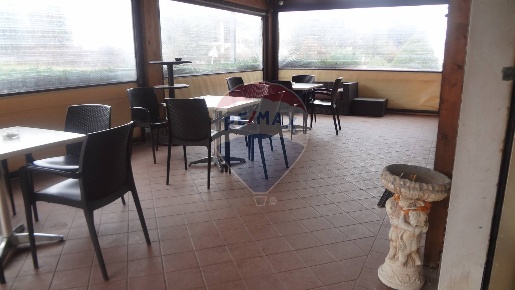 Foto Bar in via Sant'Eufemia, Fara Filiorum Petri Centro di 110 m²