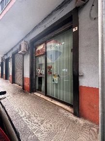 Foto Locale commerciale in via brenta, Siracusa Gelone - Cadorna di 70 m²