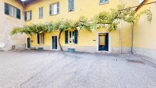Foto Negozio in Via crosti, Tradate Centro di 125 m² con 3 locali