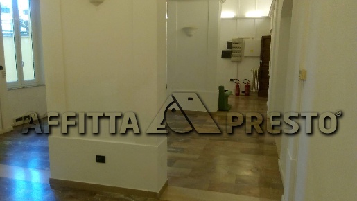 Foto Ufficio a Livorno di 180 m² con 8 locali in affitto