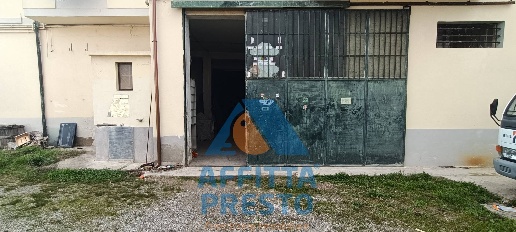 Foto Attività commerciale a Empoli di 240 m² con 1 locali in affitto