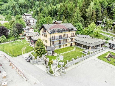 Foto Hotel in Frazione San Domenico, Varzo San Domenico di 1130 m²