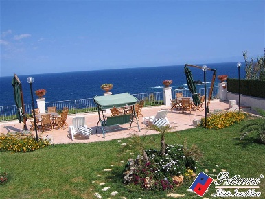 Foto Attività commerciale in Via Olivi, Ventotene di 326 m² con 15 locali