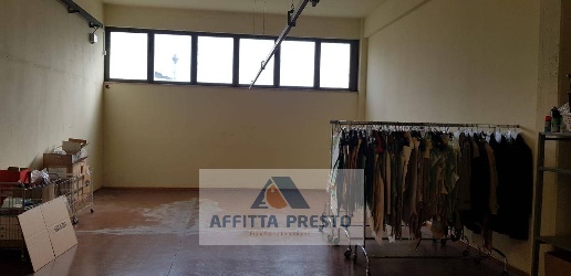 Foto Attività commerciale a Vinci di 200 m² con 3 locali in affitto