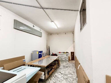 Foto Attività commerciale a Casoria di 133 m² con 3 locali in affitto